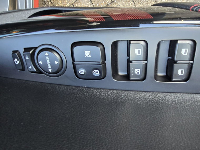 Vehicle Image 32
