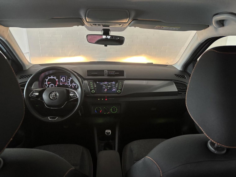 Vehicle Image 25
