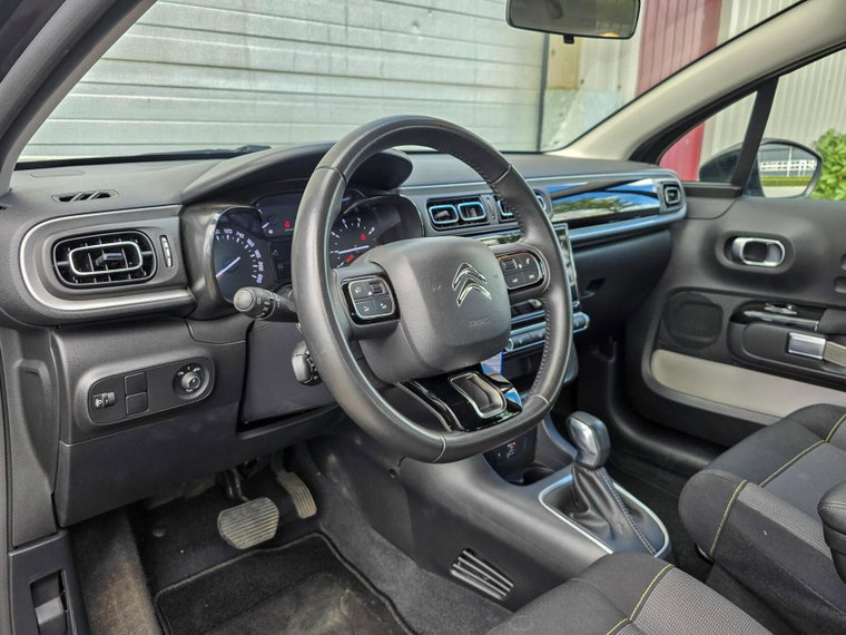 Vehicle Image 25