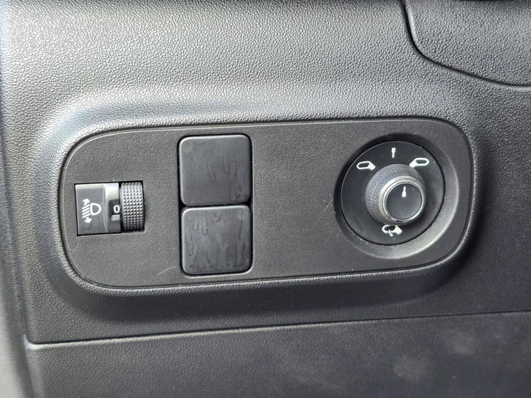 Vehicle Image 38