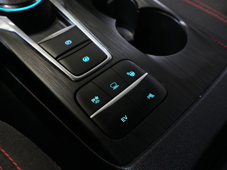 Vehicle Image 25