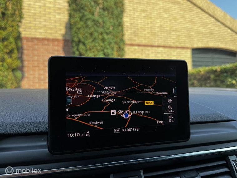 Vehicle Image 25
