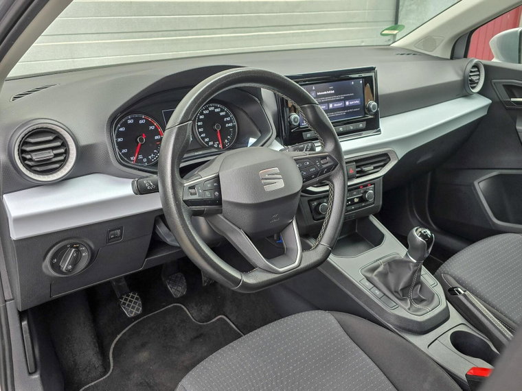 Vehicle Image 16