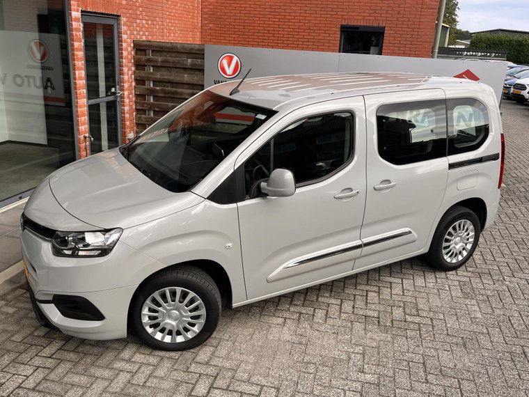 Vehicle Image 6