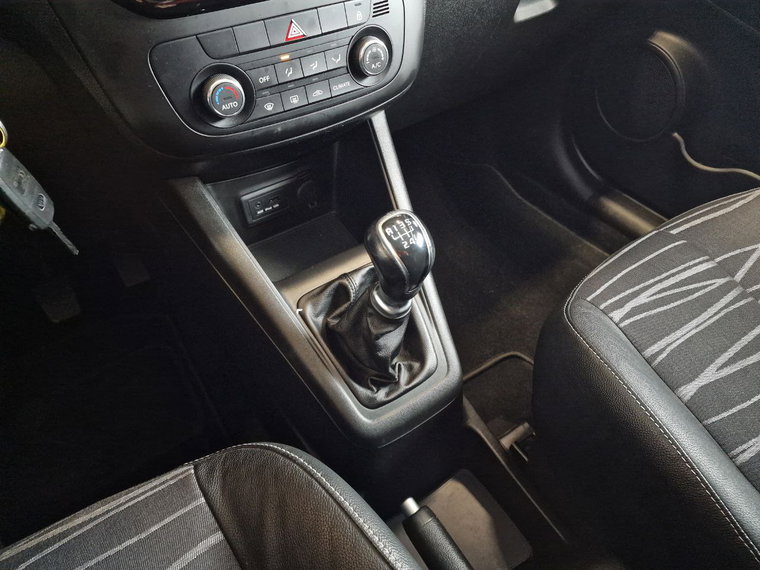 Vehicle Image 16