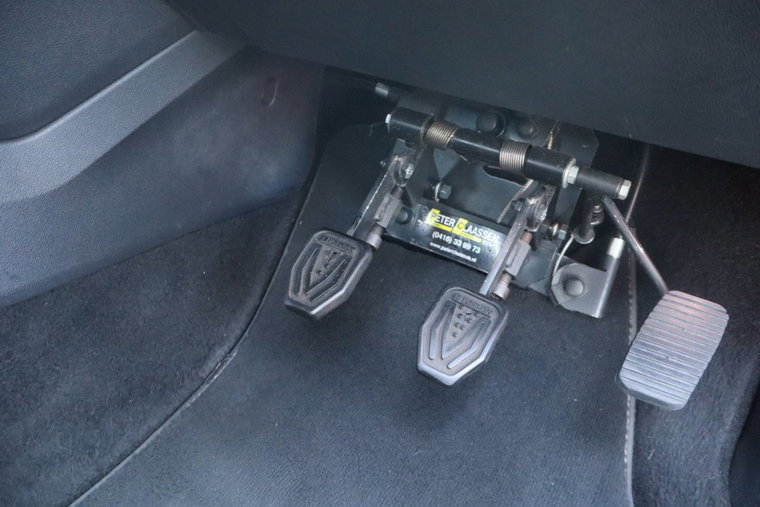 Vehicle Image 25