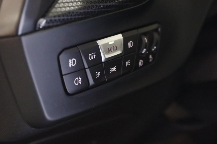 Vehicle Image 24