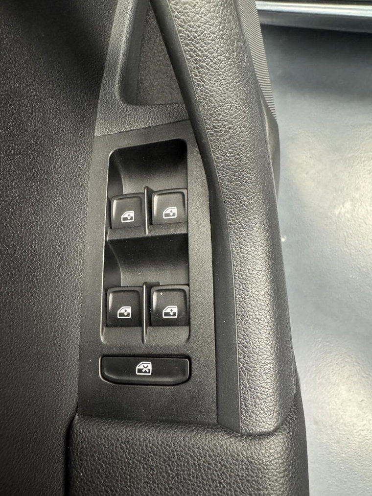 Vehicle Image 29