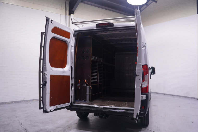 Vehicle Image 13