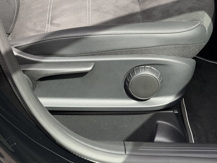 Vehicle Image 43