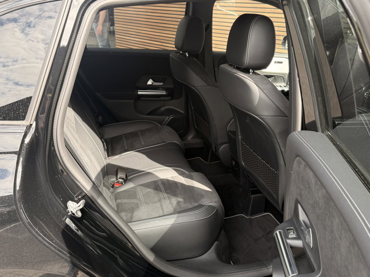 Vehicle Image 45