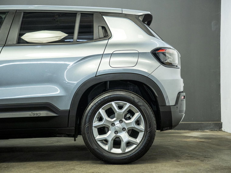 Vehicle Image 30