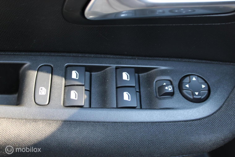 Vehicle Image 28