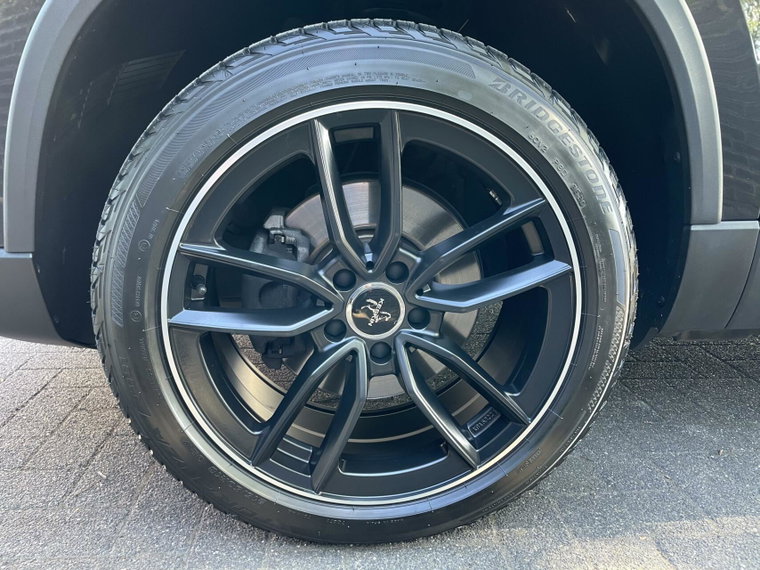 Vehicle Image 25