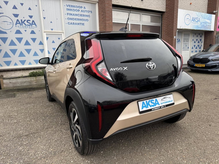 Vehicle Image 14