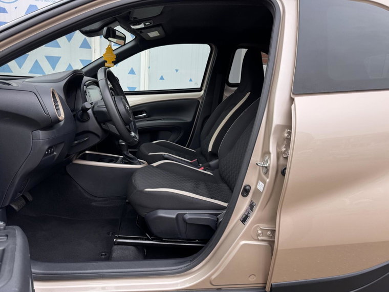 Vehicle Image 22