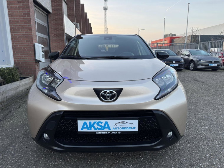 Vehicle Image 11