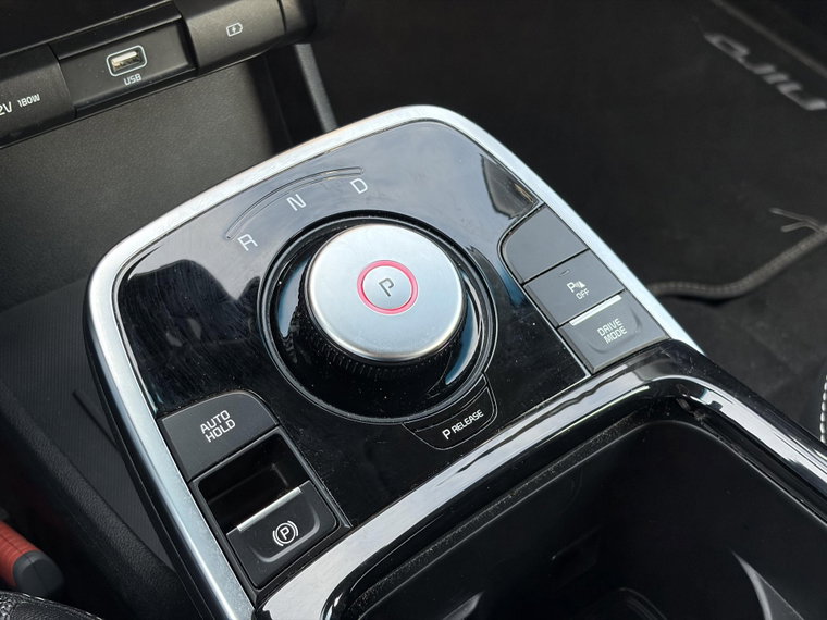 Vehicle Image 25