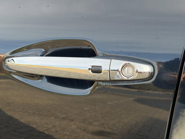 Vehicle Image 32