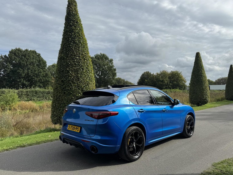 Vehicle Image 23