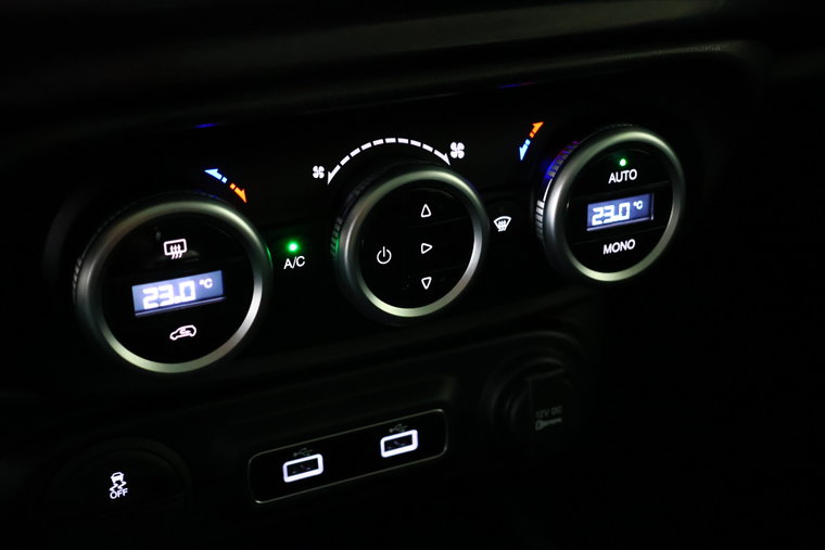 Vehicle Image 25
