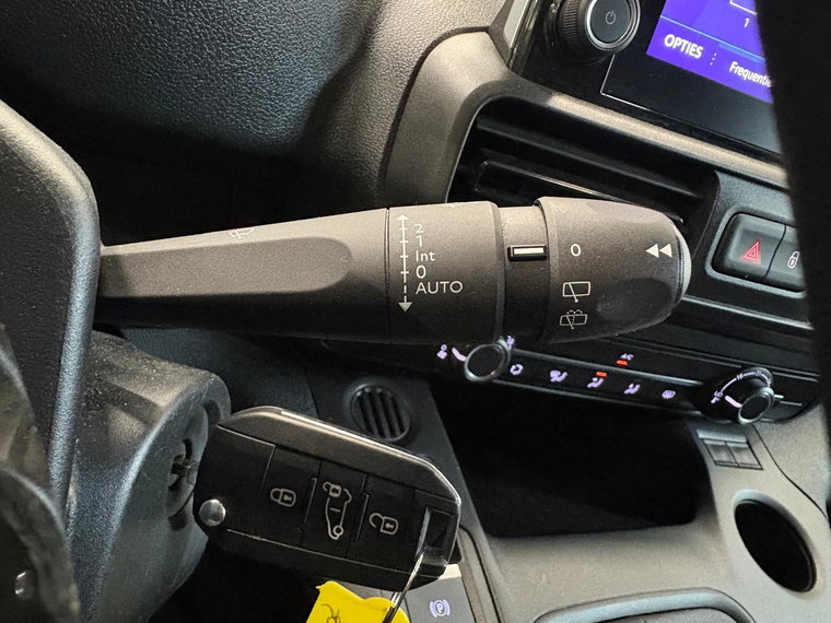 Vehicle Image 27