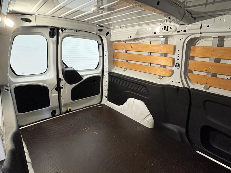 Vehicle Image 32