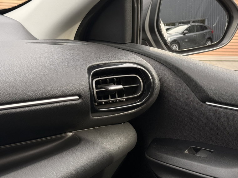 Vehicle Image 40