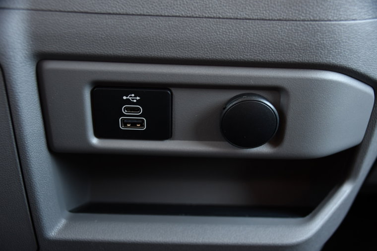 Vehicle Image 25