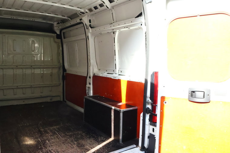 Vehicle Image 25