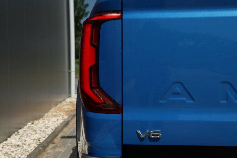 Vehicle Image 13