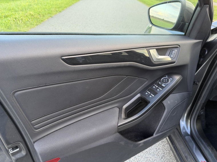 Vehicle Image 40