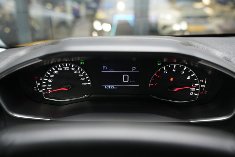 Vehicle Image 13