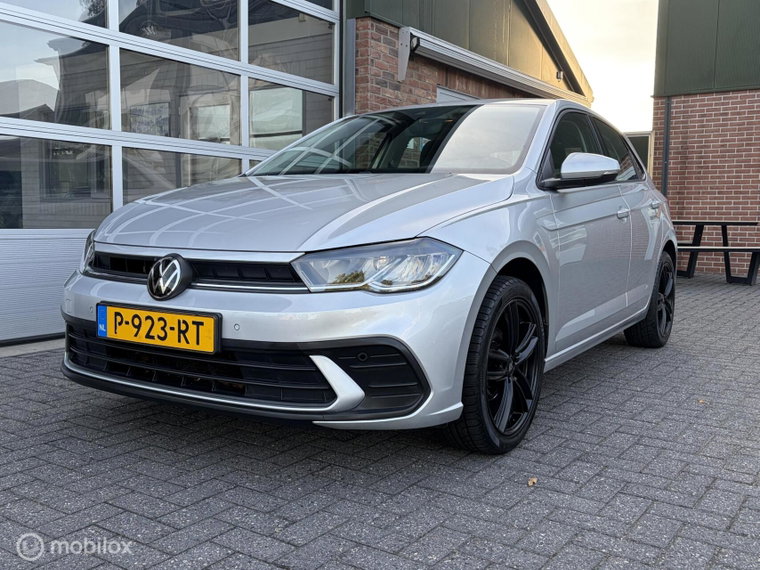 Vehicle Image 6