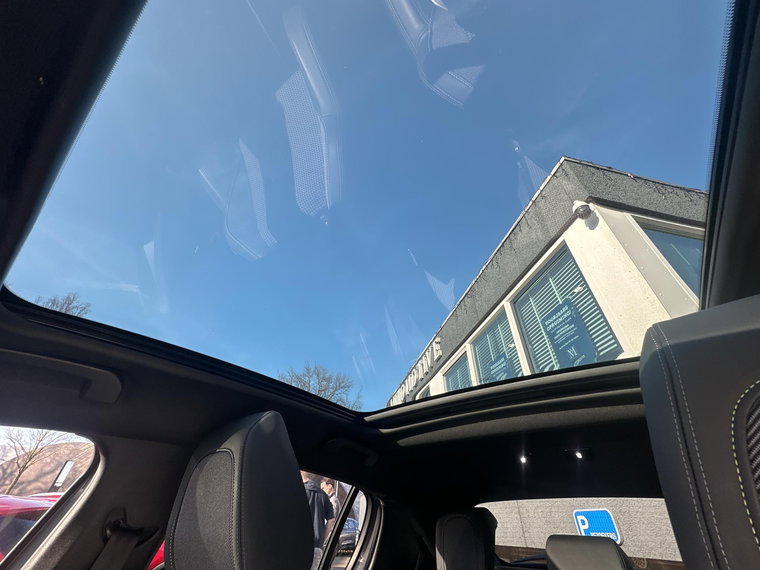 Vehicle Image 32