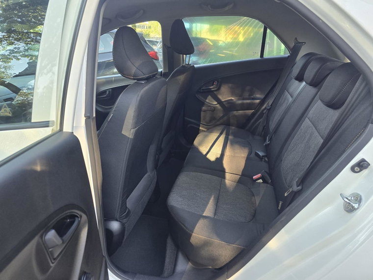 Vehicle Image 17