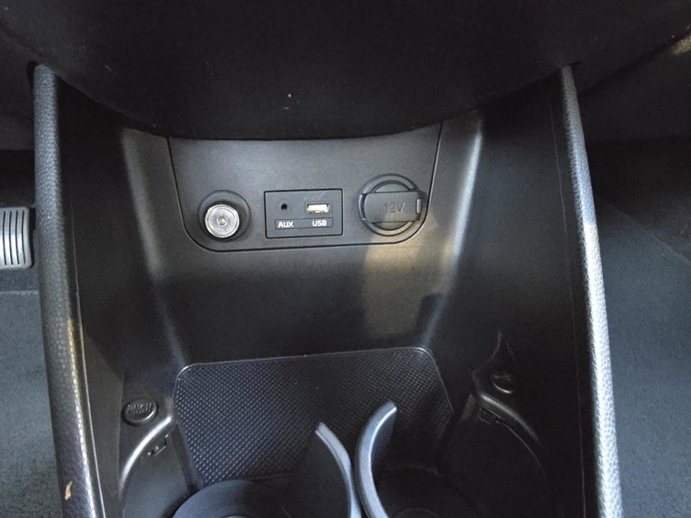 Vehicle Image 25