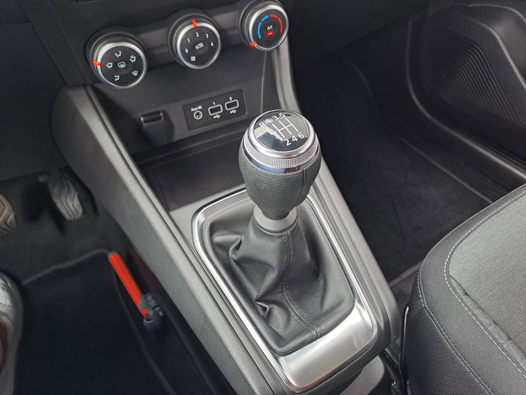 Vehicle Image 25
