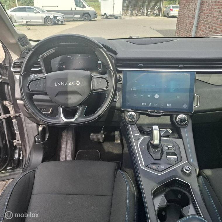 Vehicle Image 6