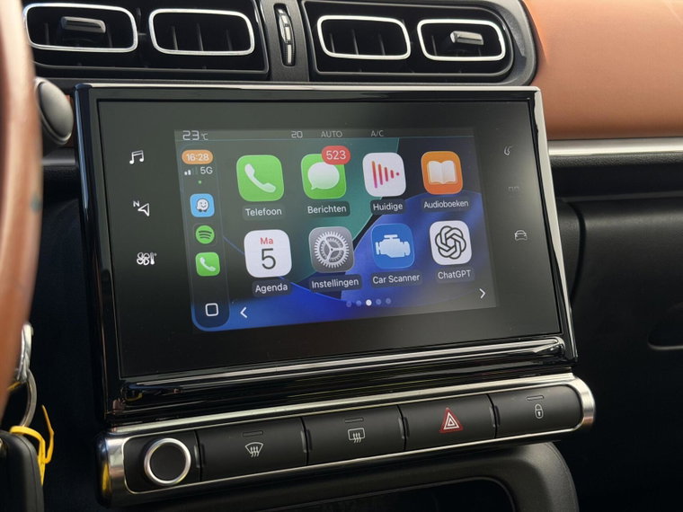 Vehicle Image 18