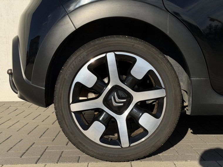 Vehicle Image 25
