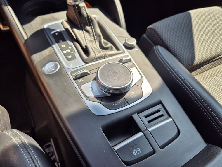 Vehicle Image 35