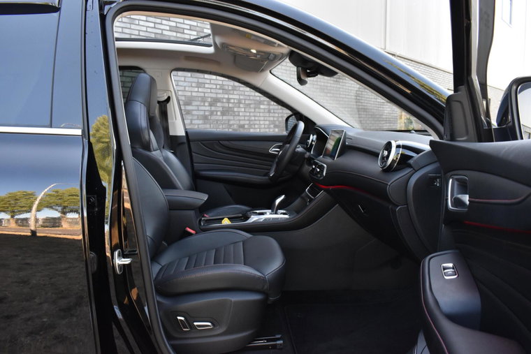 Vehicle Image 16