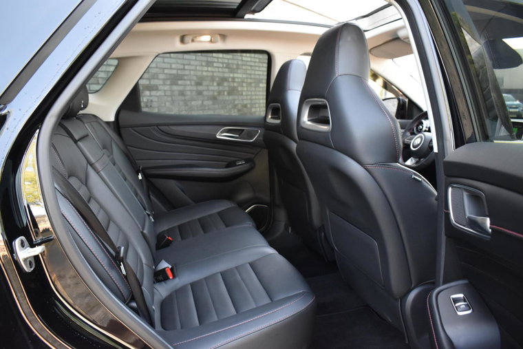 Vehicle Image 9