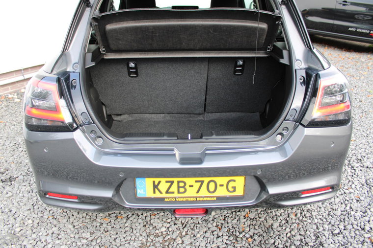 Vehicle Image 12