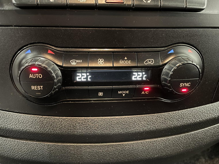 Vehicle Image 27