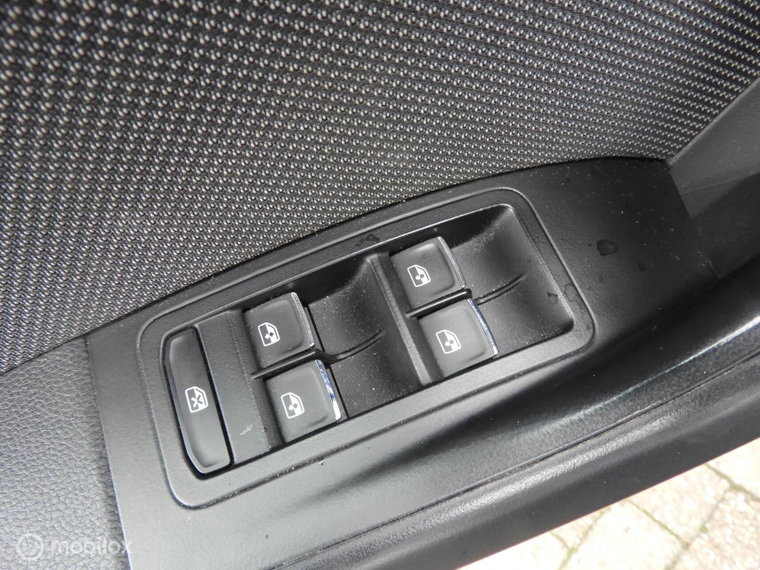 Vehicle Image 28