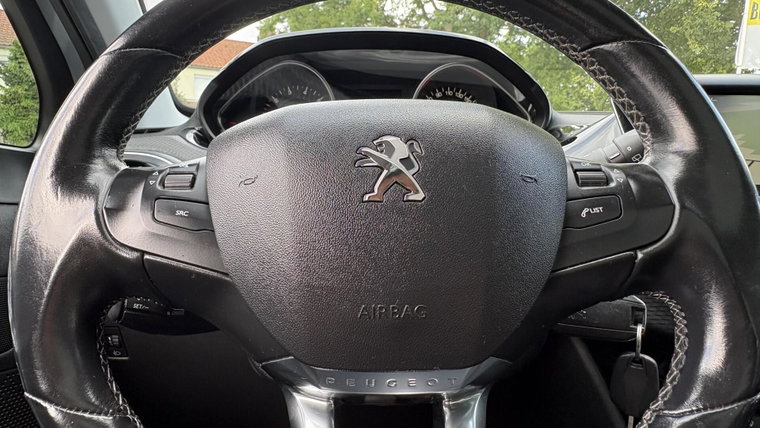 Vehicle Image 17