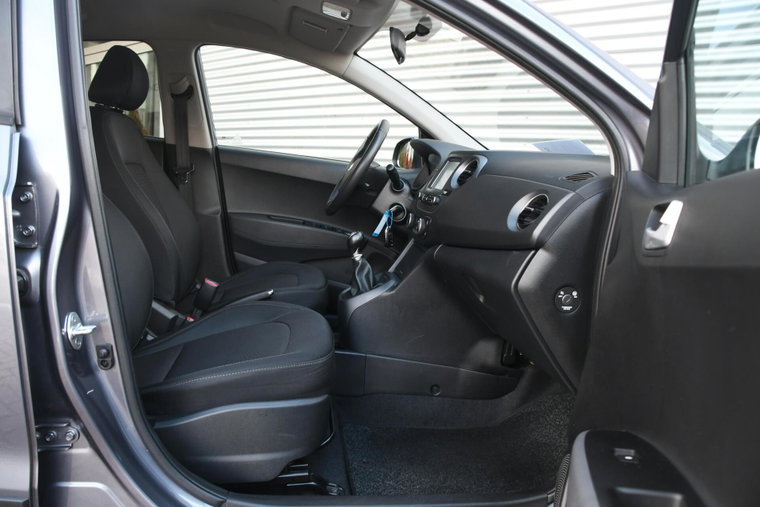 Vehicle Image 11