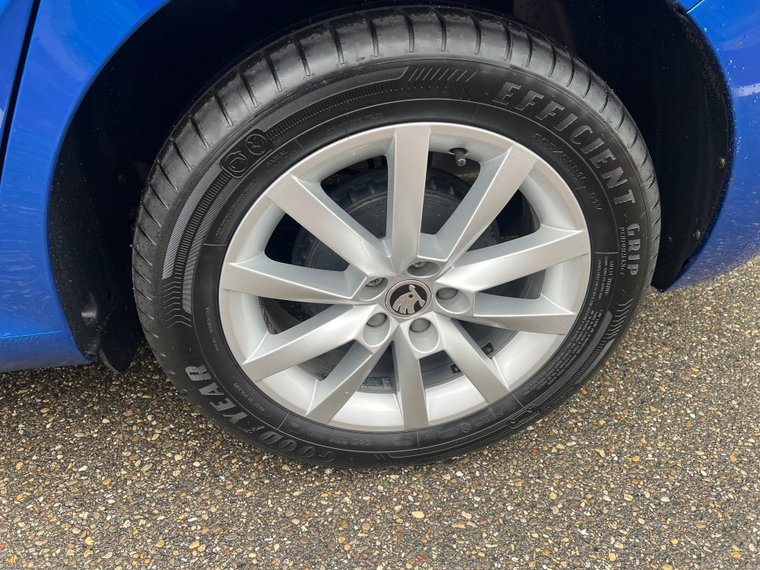Vehicle Image 23